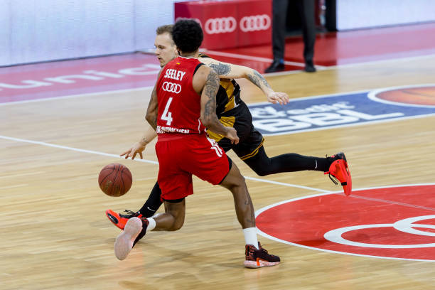 河中钓鱼为 河中钓鱼为