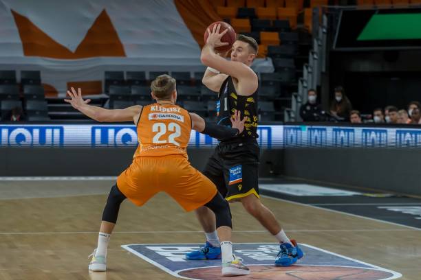 奋力拼搏 奋力拼搏