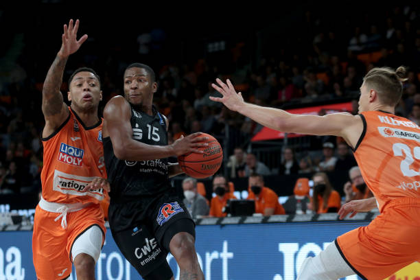 更是整个球 更是整个球