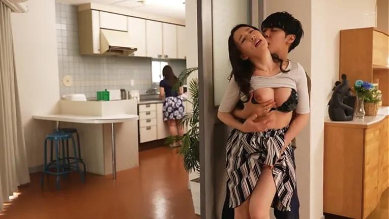 sex tây da đen ALDN-108_Nữa đêm con rể vào phòng mẹ vợ ngồi... sóc cu